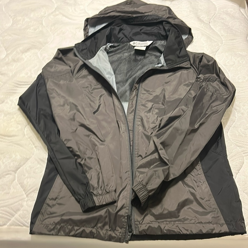 Grey Columbia medium wind breaker